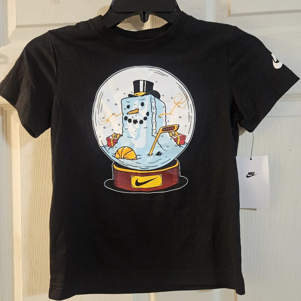 NIKE Kids’ Snow Globe Graphic T-Shirt: BLACK: NEW WITH TAGS: SIZE 7